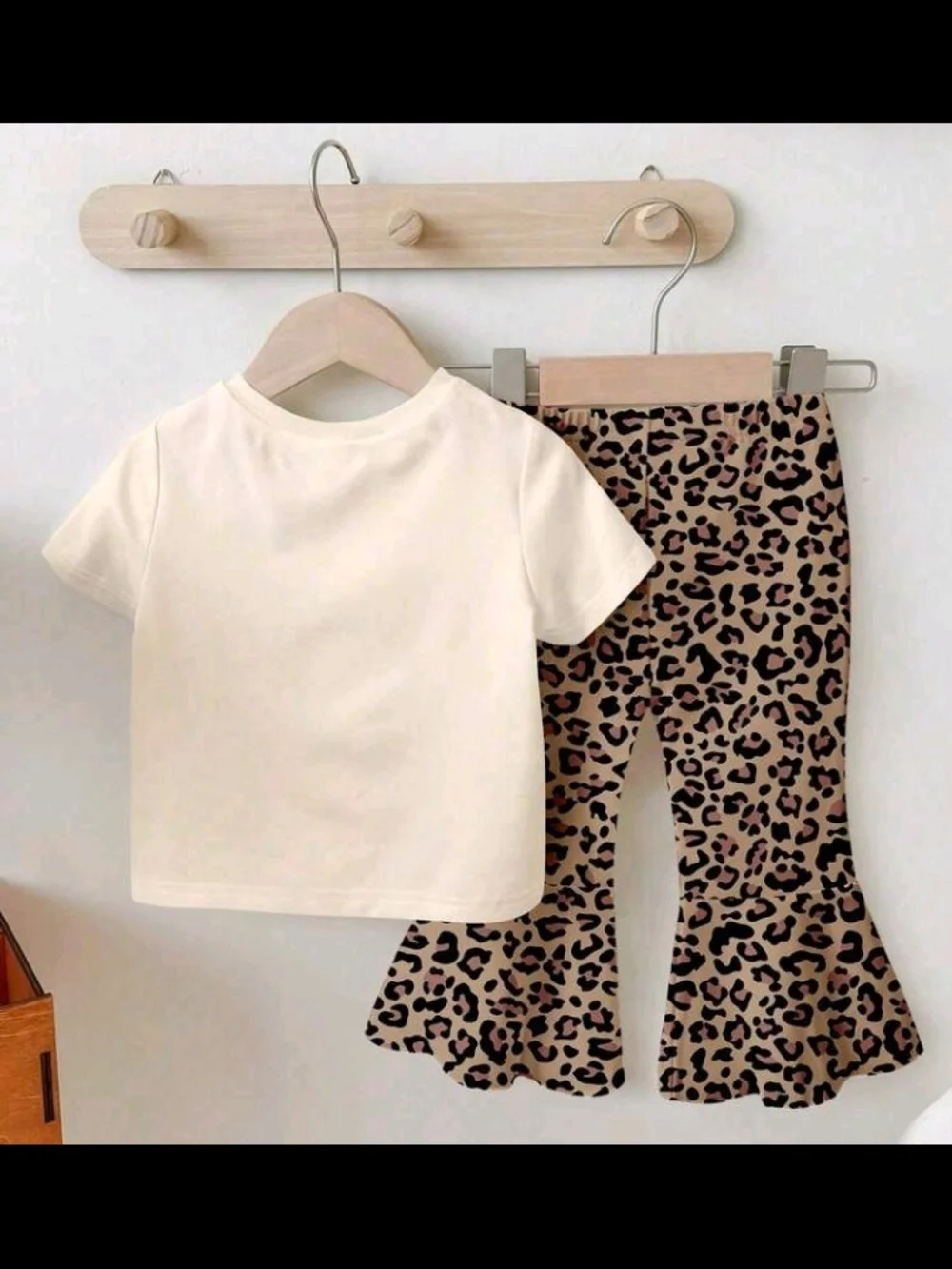 SHEIN 3 Years Old Girl Cream Bunny Tee with Leopard Bow & Leopard Flare Pants✨